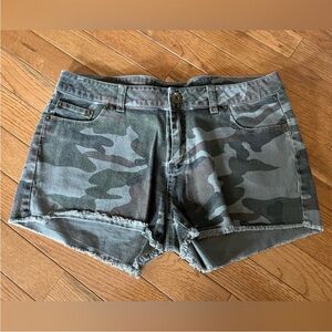 Women’s mine brand green camo denim shorts, fits like small/ med